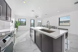 10800 W 35th Way, Hialeah, FL 33018 - Photo 11