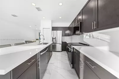 10800 W 35th Way, Hialeah, FL 33018 - Photo 9