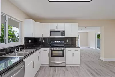 50 SW 26th Rd, Miami, FL 33129 - Photo 17