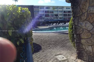 410 SE 2nd St, Hallandale Beach, FL 33009 - Photo 15