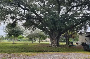 303 Horse Club Ave, Clewiston, FL 33440 - Photo 9