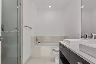 55 SW 9th St, Miami, FL 33130 - Photo 13