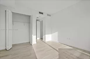 55 SW 9th St, Miami, FL 33130 - Photo 17