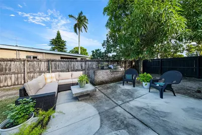 2441 Alcazar Dr, Miramar, FL 33023 - Photo 27