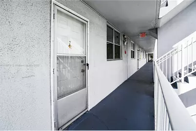 110 Royal Park Dr #2H, Oakland Park, FL 33309 - Photo 3