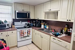 502 NW 87th Ave, Miami, FL 33172 - Photo 9