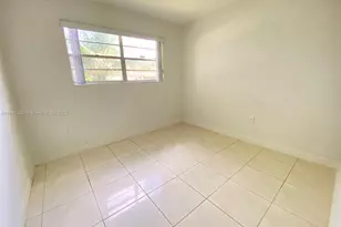 1121 NE 214th St, Miami, FL 33179 - Photo 9