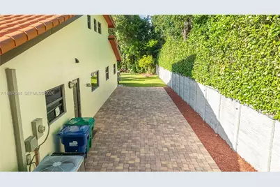 8111 SW 183rd St, Palmetto Bay, FL 33157 - Photo 31