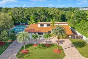 8111 SW 183rd St, Palmetto Bay, FL 33157 - Photo 5