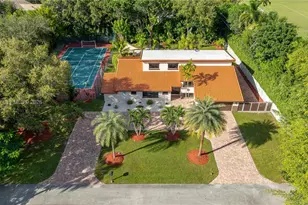 8111 SW 183rd St, Palmetto Bay, FL 33157 - Photo 1