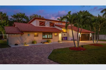 8111 SW 183rd St, Palmetto Bay, FL 33157 - Photo 13