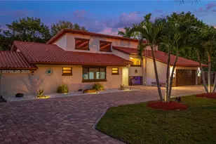 8111 SW 183rd St, Palmetto Bay, FL 33157 - Photo 13