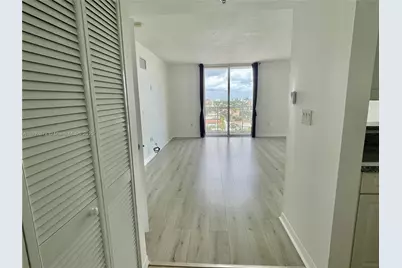 900 SW 8th St #1505, Miami, FL 33130 - Photo 3