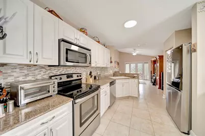 1653 SW 158th Ter, Pembroke Pines, FL 33027 - Photo 13