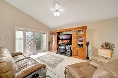 1653 SW 158th Ter, Pembroke Pines, FL 33027 - Photo 19