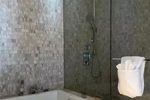 68 SE 6th St, Miami, FL 33131 - Photo 17