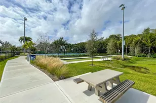 581 Blue Heron Dr, Hallandale Beach, FL 33009 - Photo 87