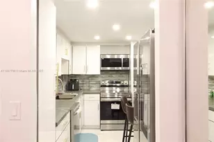 5005 Collins Ave, Miami Beach, FL 33140 - Photo 15