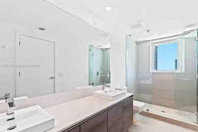 1080 Brickell Ave #3006, Miami, FL 33131 - Photo 15
