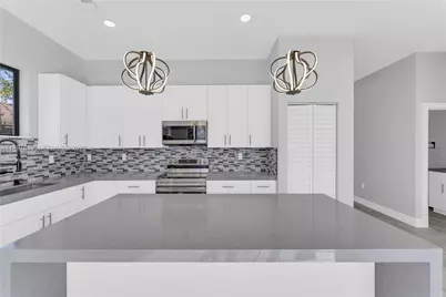 340 NW 139th St, North Miami, FL 33168 - Photo 15