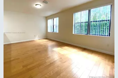 10306 NW 70th Ter, Doral, FL 33178 - Photo 7