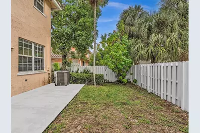 9125 NW 40th St, Sunrise, FL 33351 - Photo 25