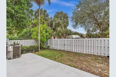 9125 NW 40th St, Sunrise, FL 33351 - Photo 21