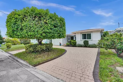 8851 Byron Ave, Surfside, FL 33154 - Photo 5