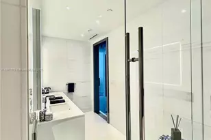 300 Biscayne Blvd Way, Miami, FL 33131 - Photo 21