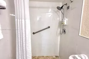 19201 Collins Ave, Sunny Isles Beach, FL 33160 - Photo 21