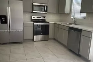 390 NE 12th St, Florida City, FL 33034 - Photo 7