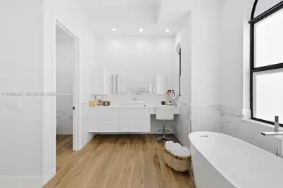 10181 NW 131st St, Hialeah Gardens, FL 33018 - Photo 31