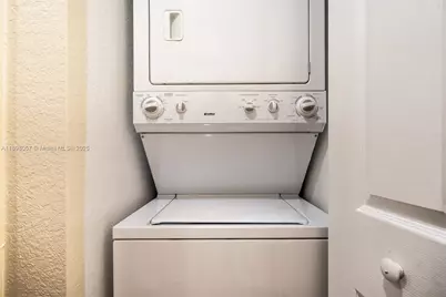 6051 SW 19th Pl, North Lauderdale, FL 33068 - Photo 9