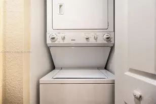 6051 SW 19th Pl, North Lauderdale, FL 33068 - Photo 9