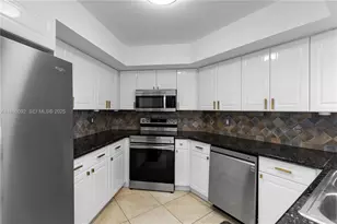 1800 Sunset Harbour Dr, Miami Beach, FL 33139 - Photo 5