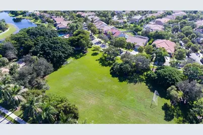 347 Fairmont Rd, Weston, FL 33326 - Photo 39