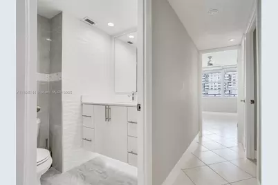 18071 Biscayne Blvd #1204, Aventura, FL 33160 - Photo 11