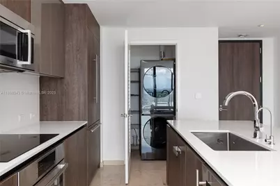 68 SE 6th St #3906, Miami, FL 33131 - Photo 7