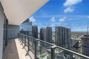 68 SE 6th St, Miami, FL 33131 - Photo 31