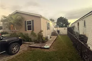 21640 NW 3rd Pl, Pembroke Pines, FL 33029 - Photo 3