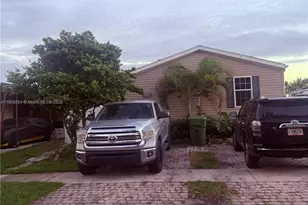 21640 NW 3rd Pl, Pembroke Pines, FL 33029 - Photo 15
