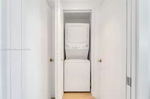 55 SW 9th St, Miami, FL 33130 - Photo 11