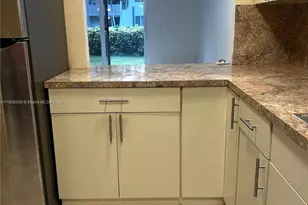 10090 NW 80th Ct, Hialeah Gardens, FL 33016 - Photo 5