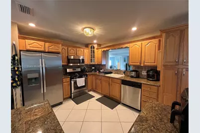 11370 NW 46th Pl, Sunrise, FL 33323 - Photo 7