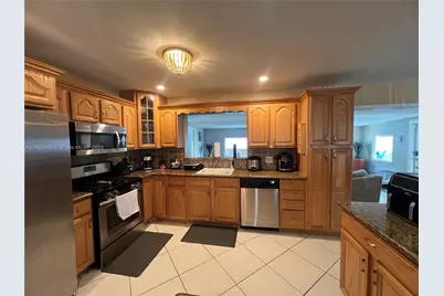 11370 NW 46th Pl, Sunrise, FL 33323 - Photo 9