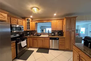 11370 NW 46th Pl, Sunrise, FL 33323 - Photo 9