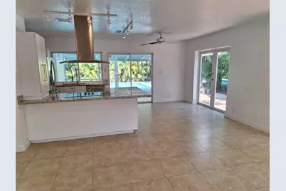 1575 NE 38th St, Oakland Park, FL 33334 - Photo 3