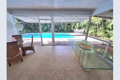 1575 NE 38th St, Oakland Park, FL 33334 - Photo 15