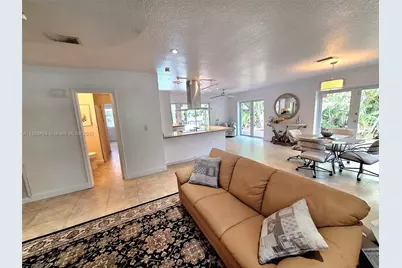 1575 NE 38th St, Oakland Park, FL 33334 - Photo 3