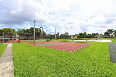 7900 Camino Cir #403, Miami, FL 33143 - Photo 19